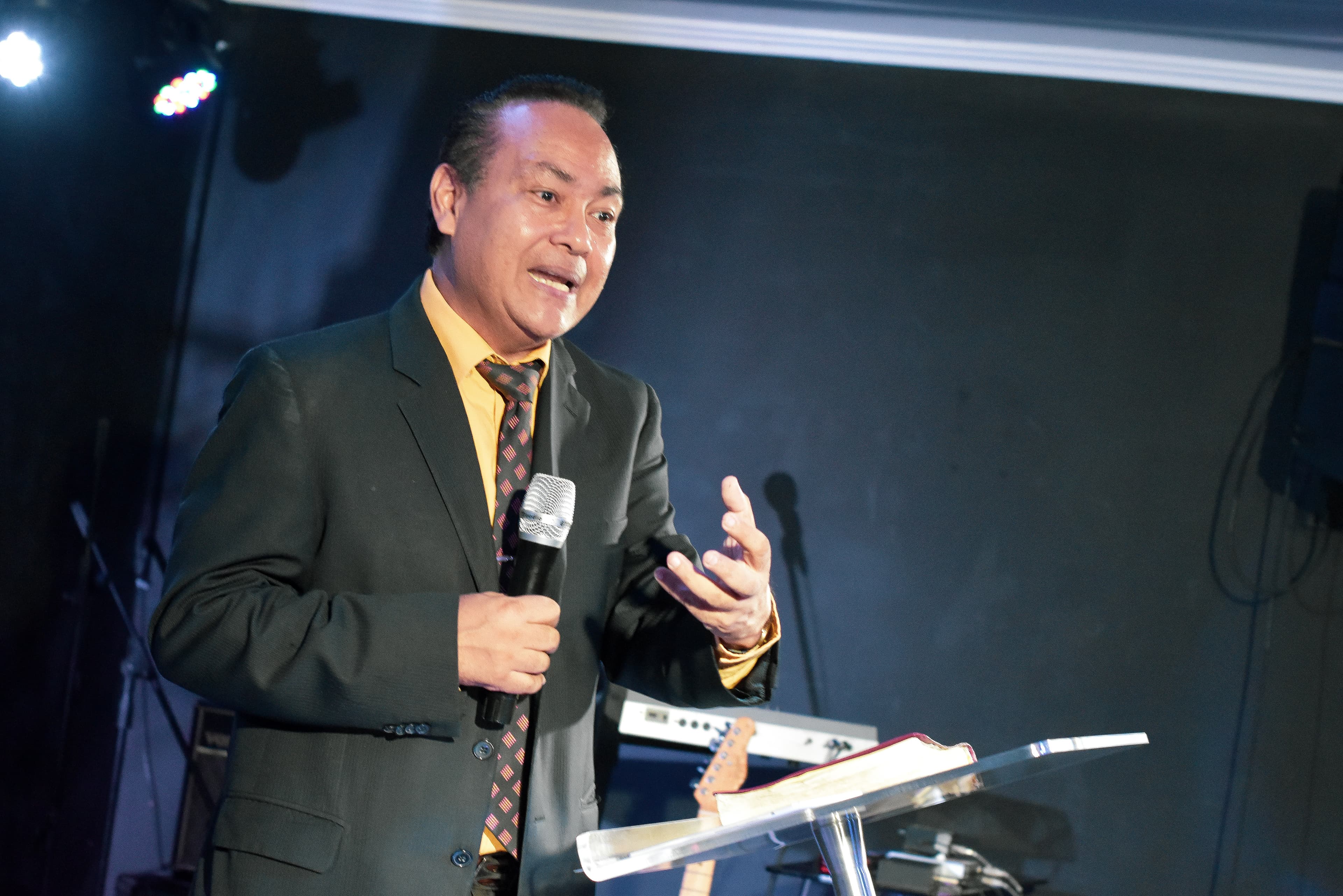 Pastor Carlos Mojica